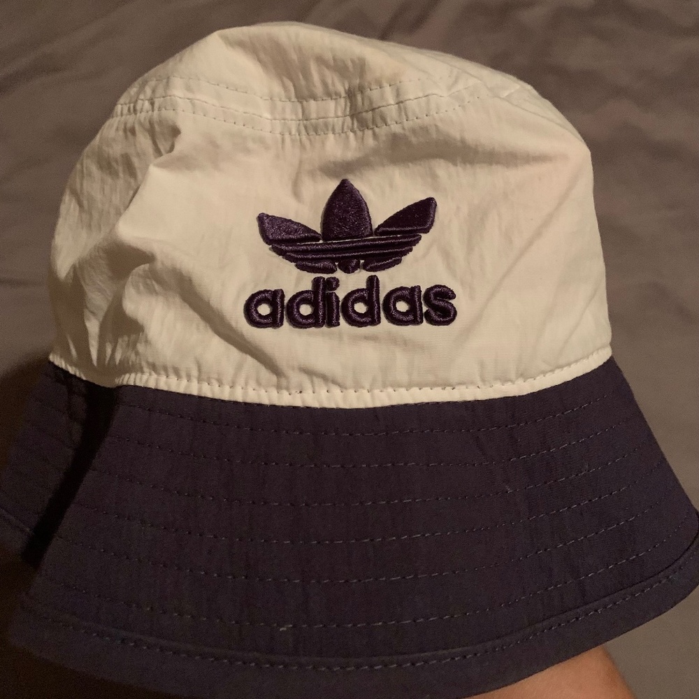 Adidas washed bucket UNISEX hat 🧢